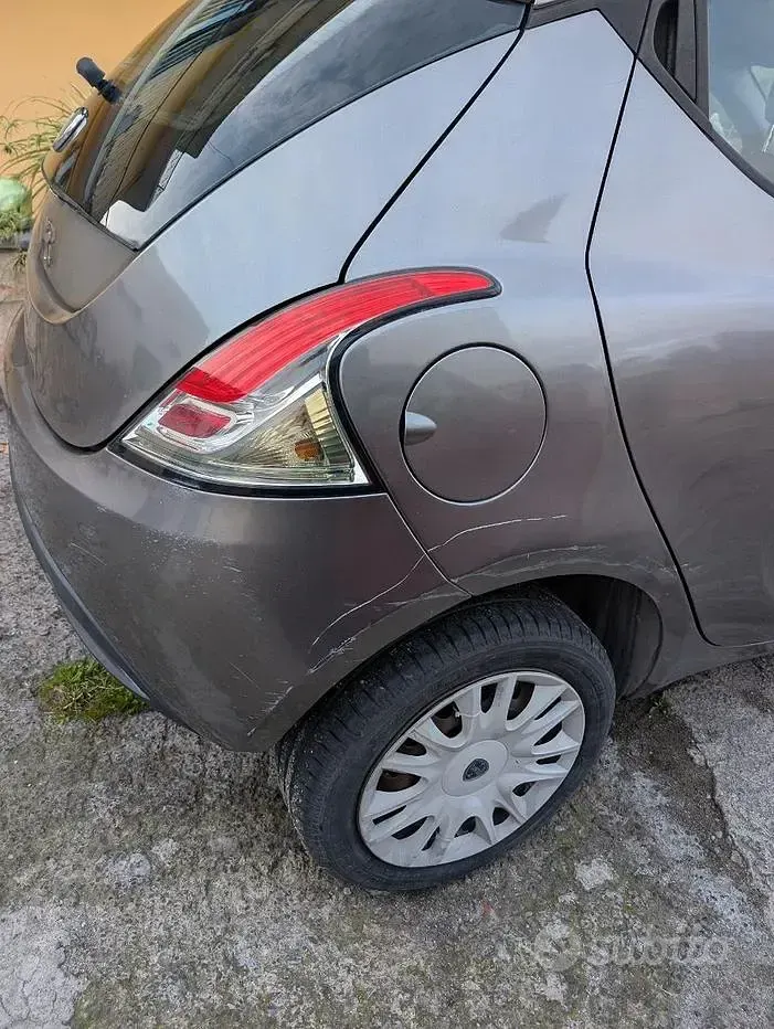 Usata Lancia Ypsilon 80 CV (58 kW) 2013 Grigio Utilitaria