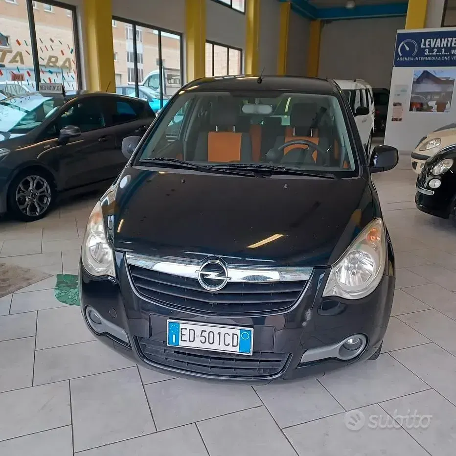 Usata Opel Agila 86 CV (63 kW) 2010 Nero Utilitaria