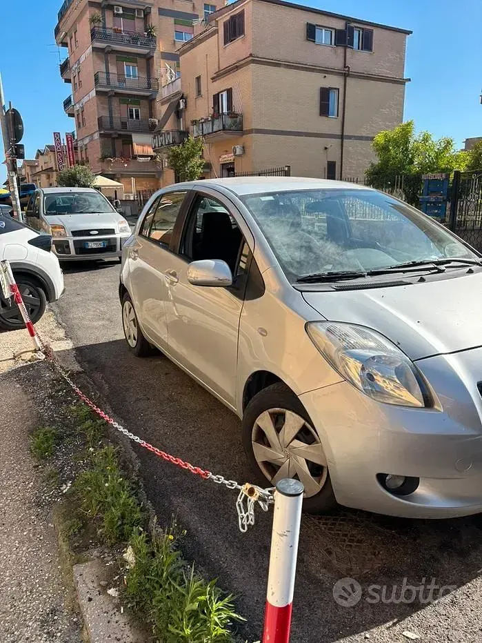Usata Toyota Yaris 87 CV (63 kW) 2006 Grigio Utilitaria