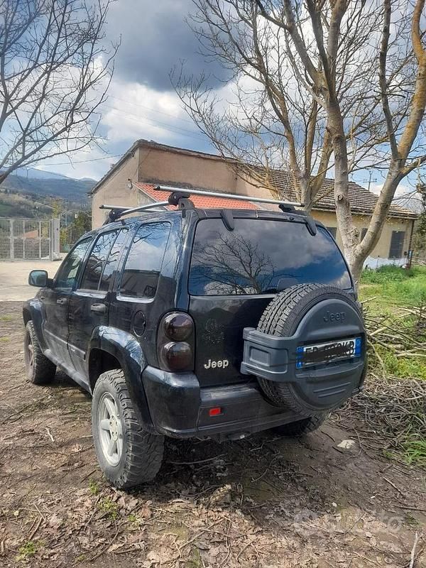Usata Jeep Cherokee 163 CV (119 kW) 2007 Nero SUV