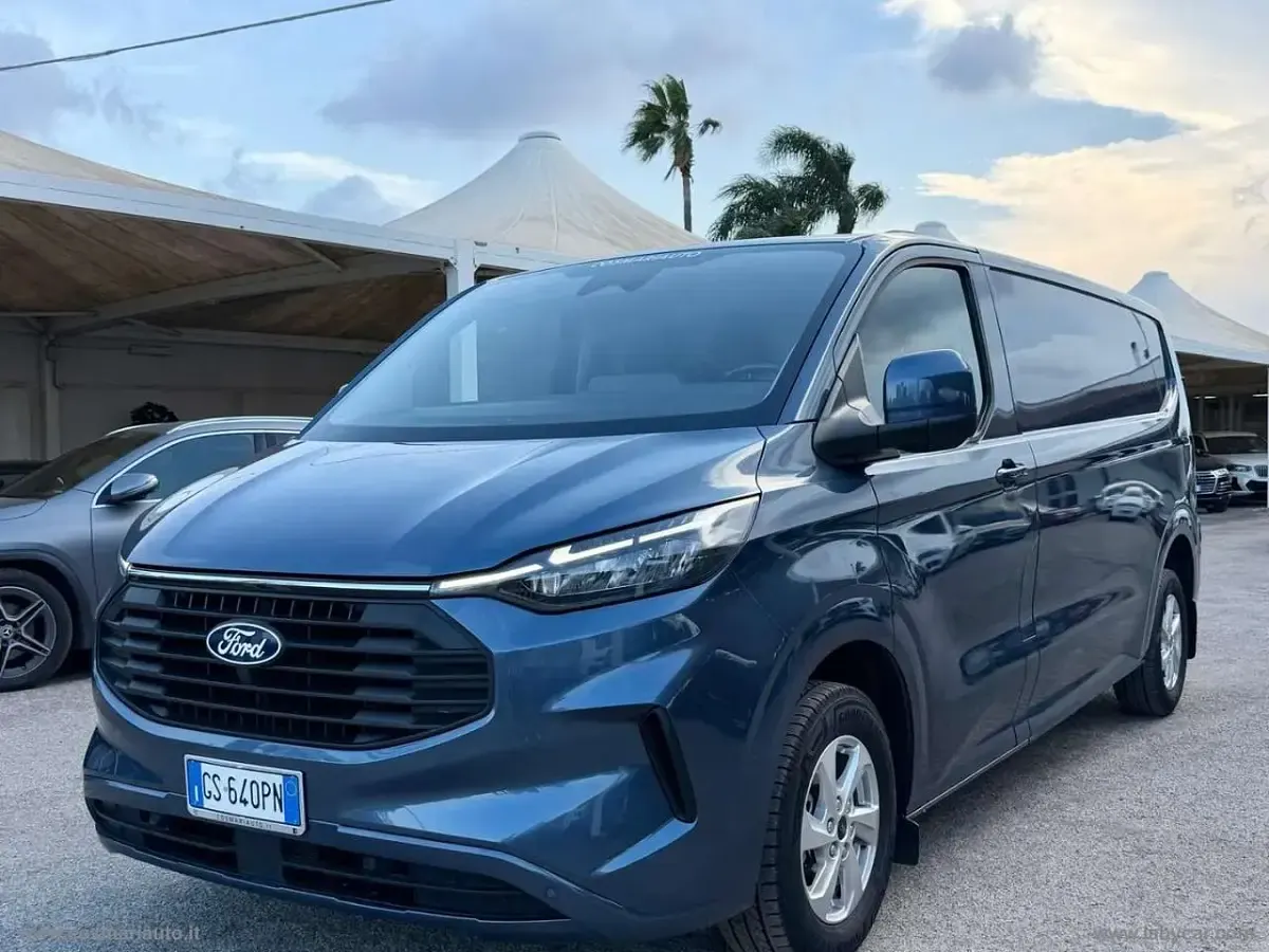 Usata Ford Transit Custom Titanium 150 CV (110 kW) 2024 Blu/azzurro Furgone