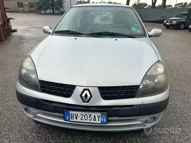 Usata Renault Clio Expression 97 CV (71 kW) 2001 Grigio Berlina