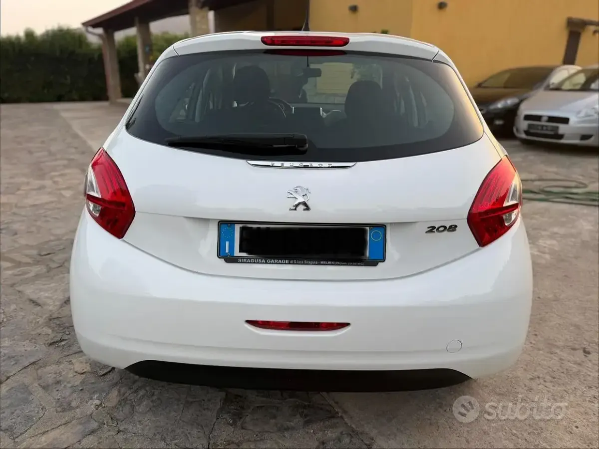 Usata Peugeot 208 Allure 68 CV (50 kW) 2014 Bianco Utilitaria