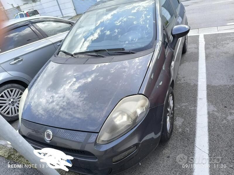 Grigio Usata 2012 Fiat Punto Due volumi | 2200 € (Super prezzo) - Immagine 1/4