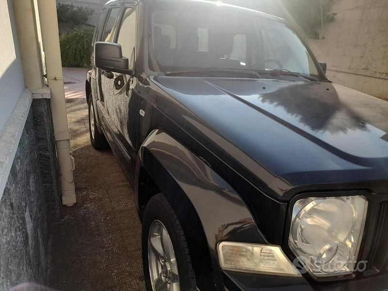 Nero Usata 2009 Jeep Cherokee SUV | 3800 € - Immagine 1/3