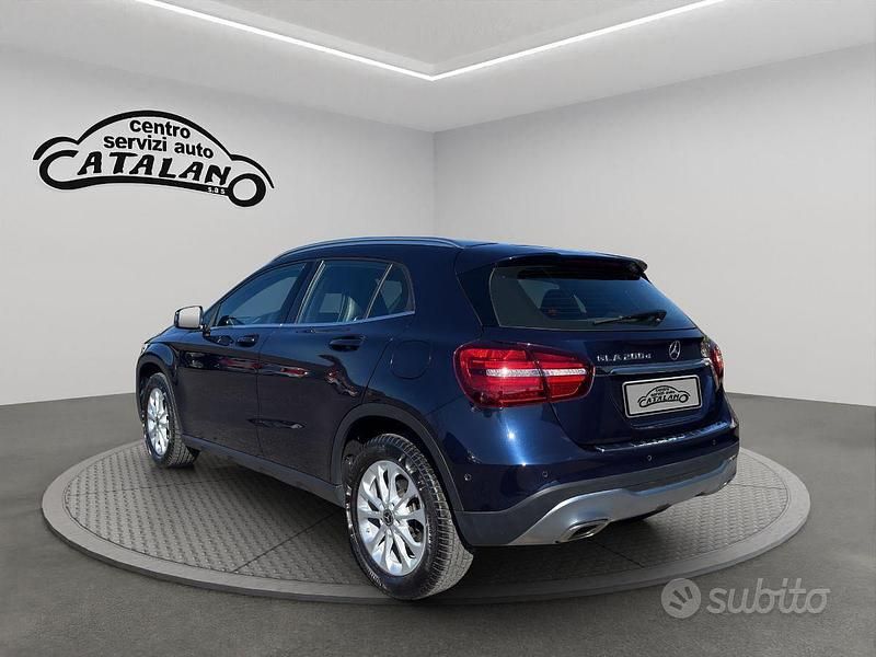 Usata Mercedes GLA200 Premium 136 CV (100 kW) 2018 Blu SUV