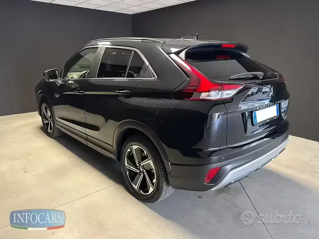 Usata Mitsubishi Eclipse Cross Instyle 98 CV (72 kW) 2023 Nero metallizzato SUV