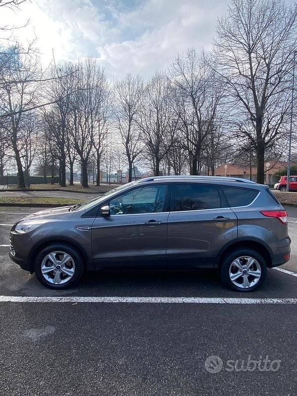 Usata Ford Kuga 150 CV (110 kW) 2017 Grigio SUV