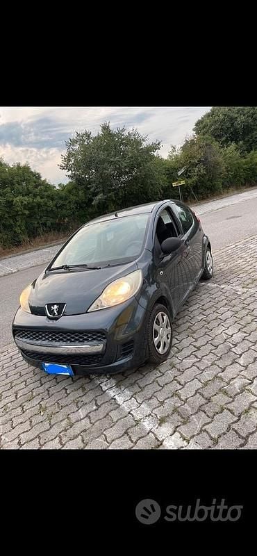 Usata Peugeot 107 68 CV (50 kW) 2011 Grigio Utilitaria