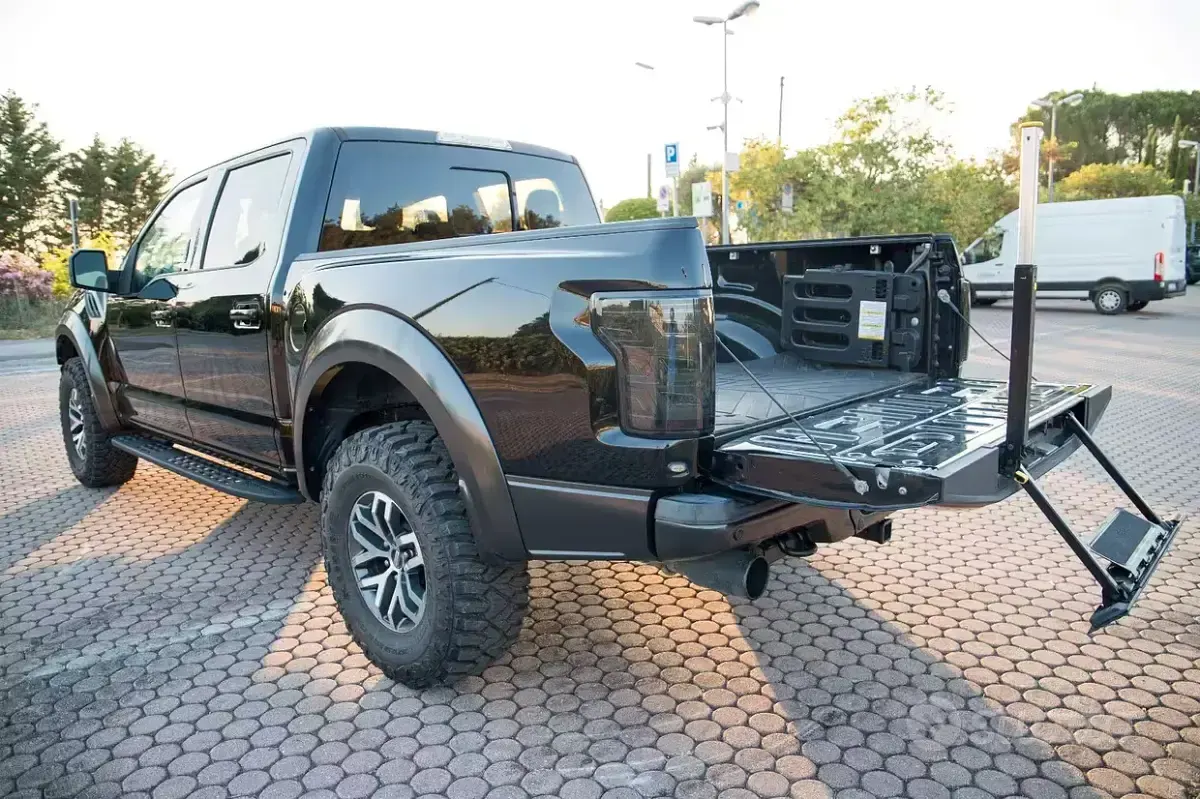 Usata Ford F-150 Raptor 453 CV (333 kW) 2017 Nero Pick-up