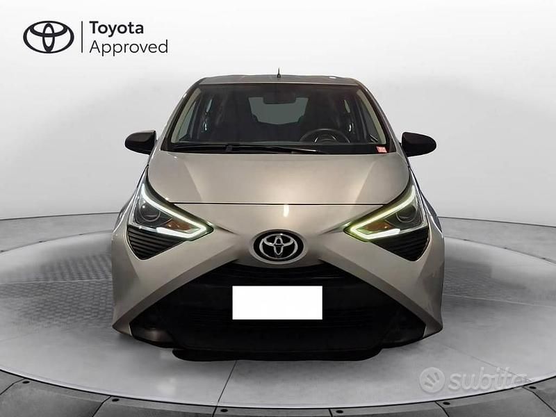 Usata Toyota Aygo Business Edition 72 CV (52 kW) 2021 Argento Utilitaria
