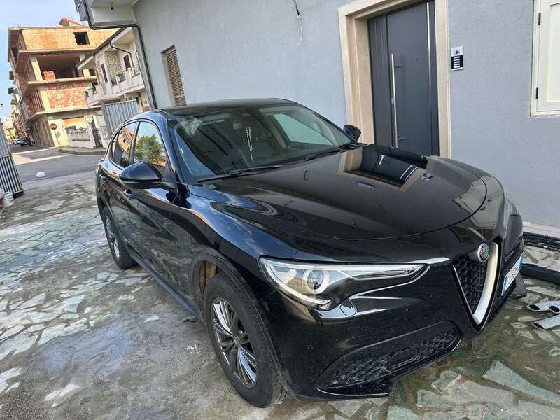 Nero Usata 2018 Alfa Romeo Stelvio Business SUV | 20.000 € (Buon prezzo) - Immagine 1/4