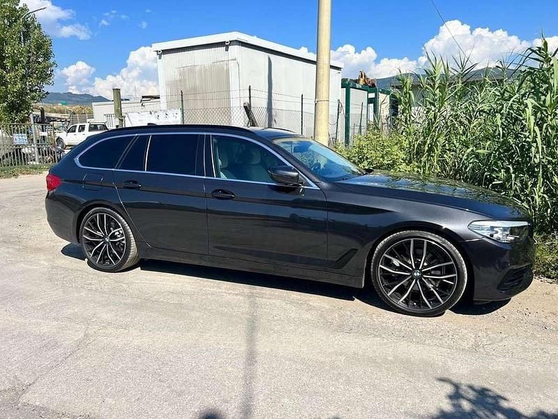 Usata BMW 520 Luxury Line 190 CV (139 kW) 2019 Grigio Station wagon
