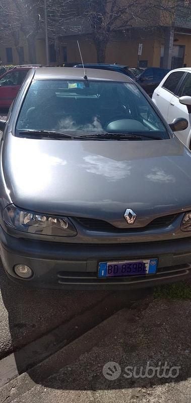 Usata Renault Laguna 107 CV (78 kW) 1999 Grigio Berlina