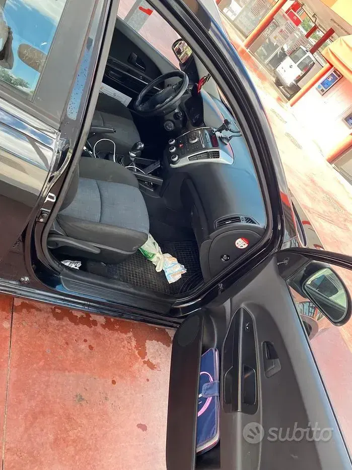 Usata Kia Ceed 115 CV (84 kW) 2011 Nero Utilitaria