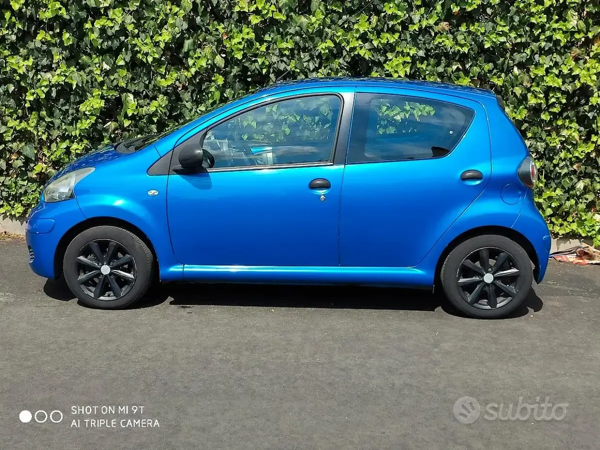 Usata Toyota Aygo 68 CV (50 kW) 2010 Bluazzurro Utilitaria