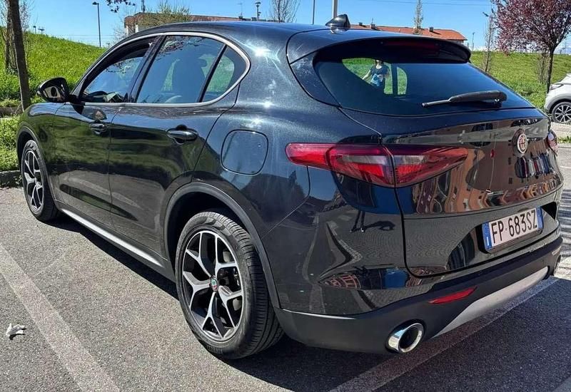 Usata Alfa Romeo Stelvio Business 179 CV (131 kW) 2018 Nero SUV