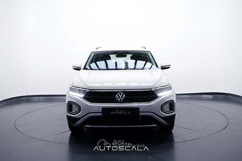 Usata VW T-Roc Life 110 CV (80 kW) 2024 Gray SUV