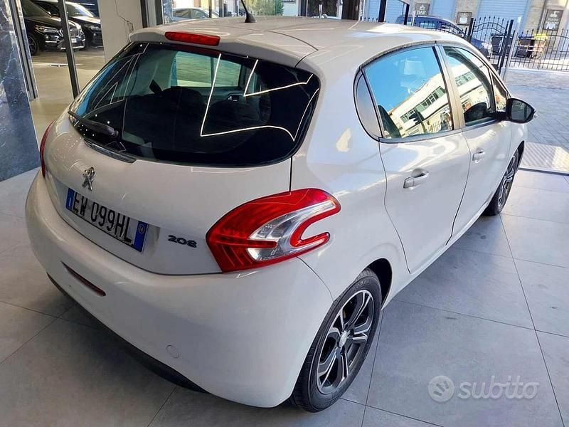 Begagnad Peugeot 208 Allure 68 HK (50 kW) 2014 Vit Halvkombi