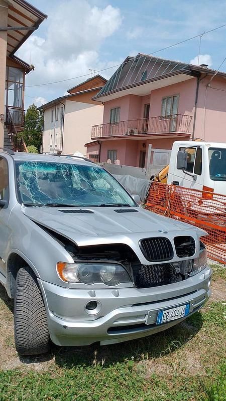 Usata 2002 BMW X5 SUV | 1000 € - Immagine 1/4