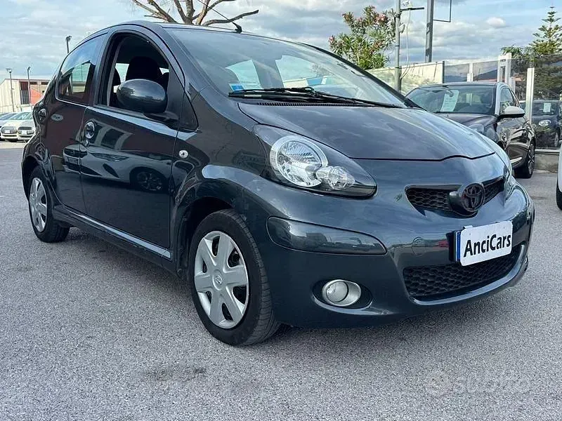 Usata Toyota Aygo Connect Style 68 CV (50 kW) 2011 Grigio Utilitaria