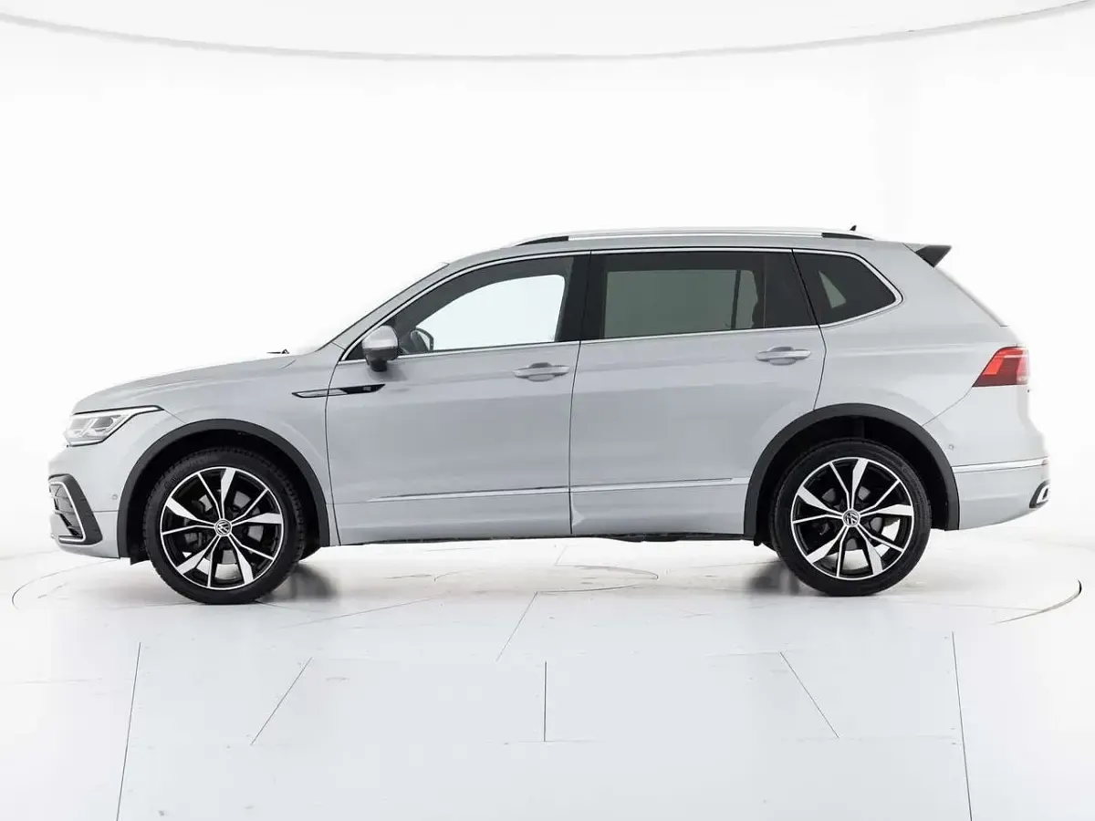 Usata VW Tiguan Allspace R-line 200 CV (147 kW) 2023 Argento SUV