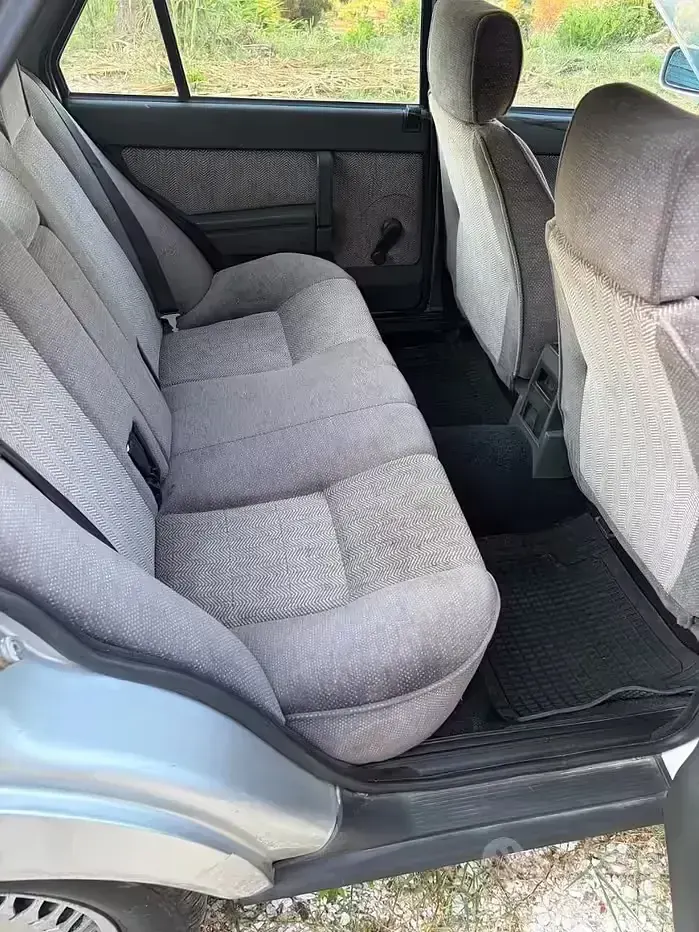 Usata Alfa Romeo 75 105 CV (77 kW) 1992 Grigio Berlina