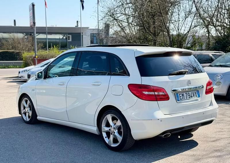 Usata Mercedes B180 Premium 109 CV (80 kW) 2012 Bianco Monovolume