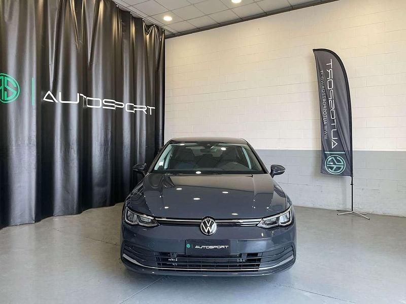 Usata VW Golf VIII Life 131 CV (96 kW) 2024 Grigio Utilitaria
