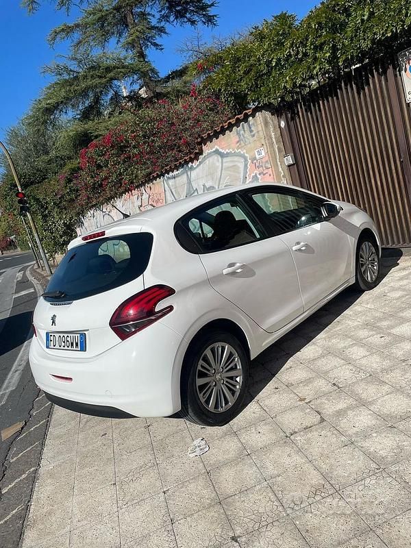 Usata Peugeot 208 75 CV (55 kW) 2016 Bianco Utilitaria
