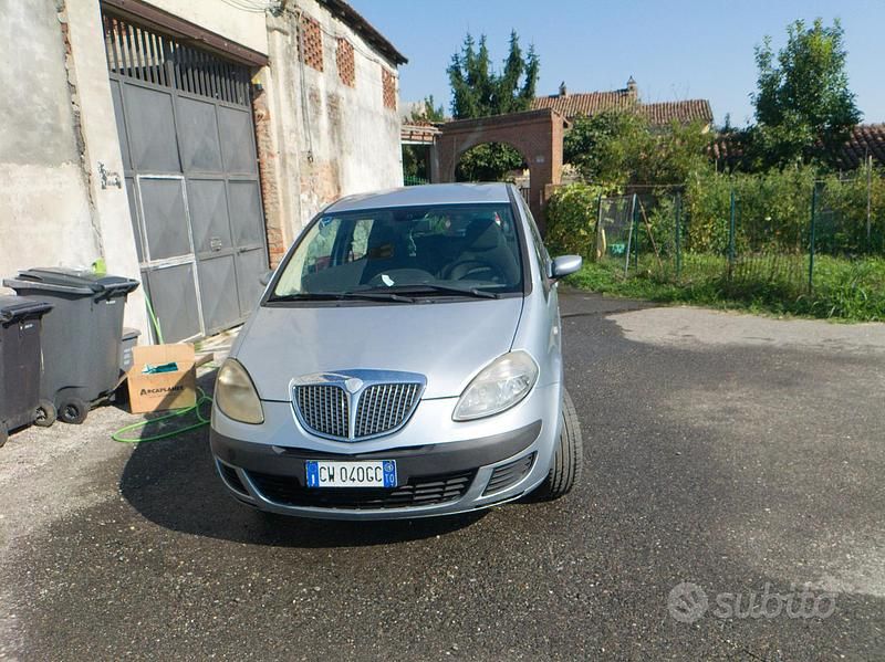 Grigio Usata 2005 Lancia Musa Monovolume | 1200 € - Immagine 1/4