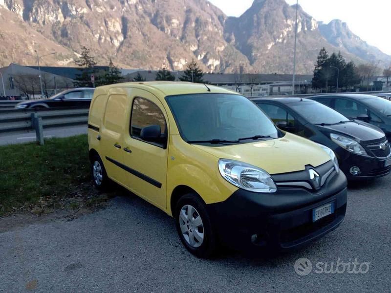 Usata Renault Kangoo 110 CV (80 kW) 2019 Giallo Monovolume