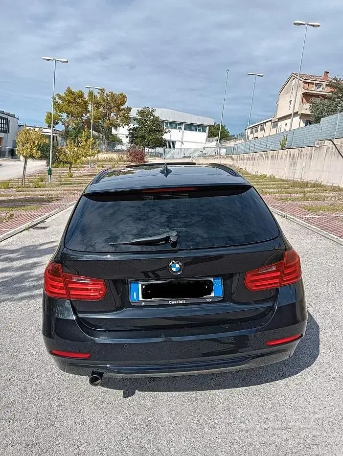 Usata BMW 318 116 CV (85 kW) 2013 Nero Station wagon