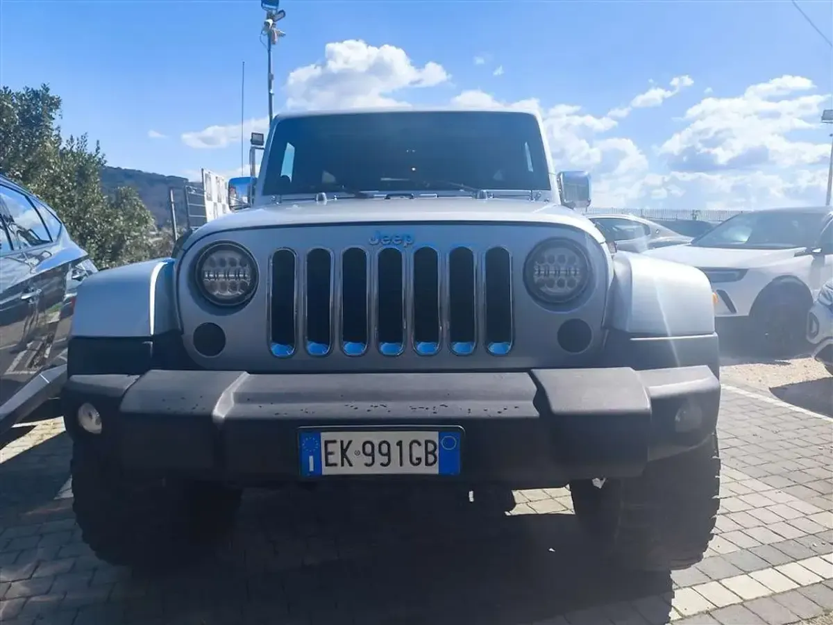 Usata Jeep Wrangler Unlimited Sahara 200 CV (147 kW) 2011 Grigio SUV