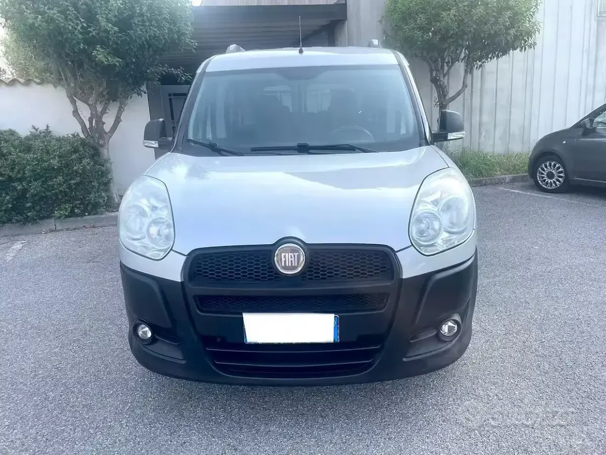 Usata Fiat Doblò Emotion 95 CV (69 kW) 2011 Grigio Monovolume