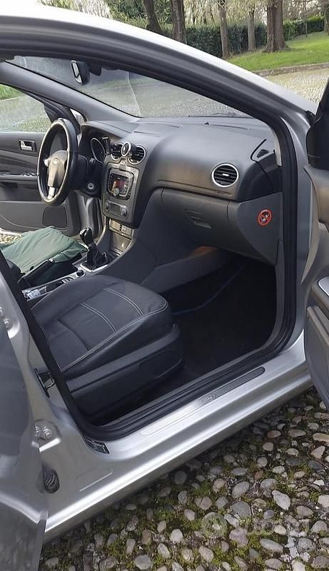 Usata Ford Focus Titanium 90 CV (66 kW) 2008 Grigio Berlina