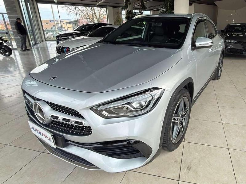 Usata Mercedes GLA200 Premium 150 CV (110 kW) 2021 Argento SUV