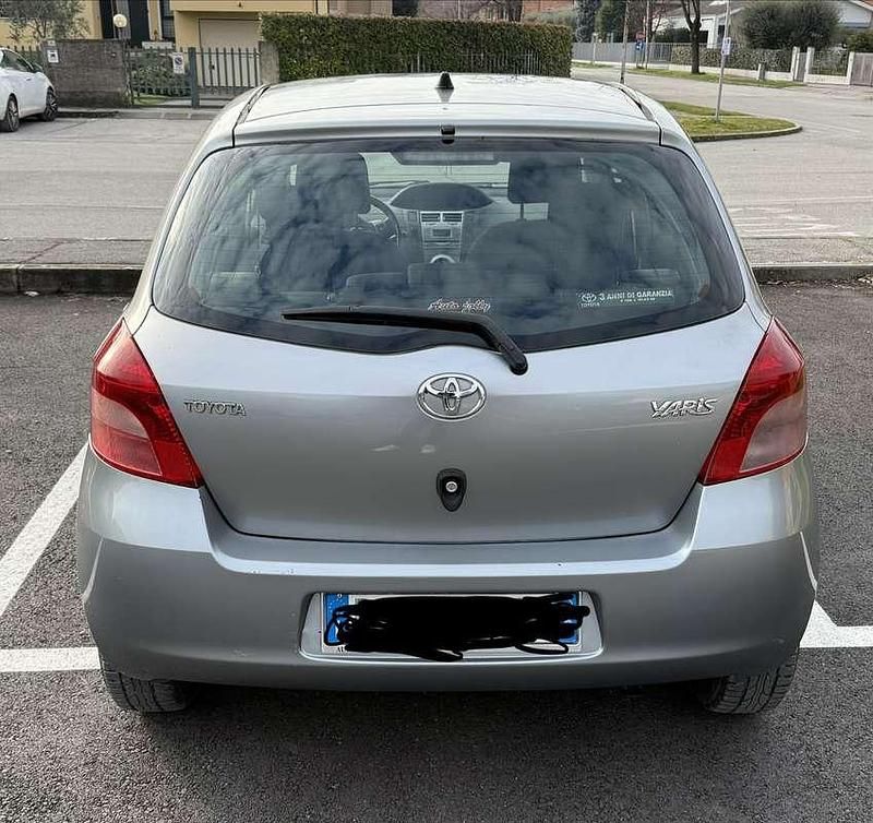 Usata Toyota Yaris 69 CV (50 kW) 2006 Berlina