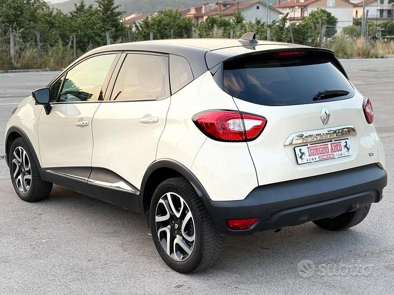 Usata Renault Captur Intens 90 CV (66 kW) 2016 Beige SUV