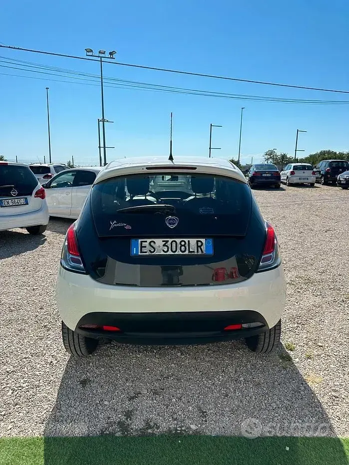 Usata Lancia Ypsilon 80 CV (58 kW) 2013 Bianco Utilitaria