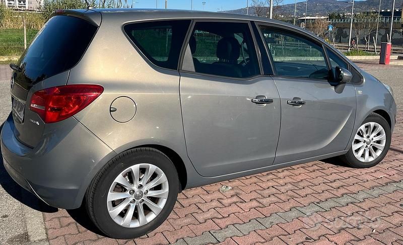 Usata Opel Meriva 95 CV (69 kW) 2013 Monovolume