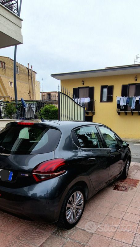 Usata Peugeot 208 2017 Grigio Utilitaria