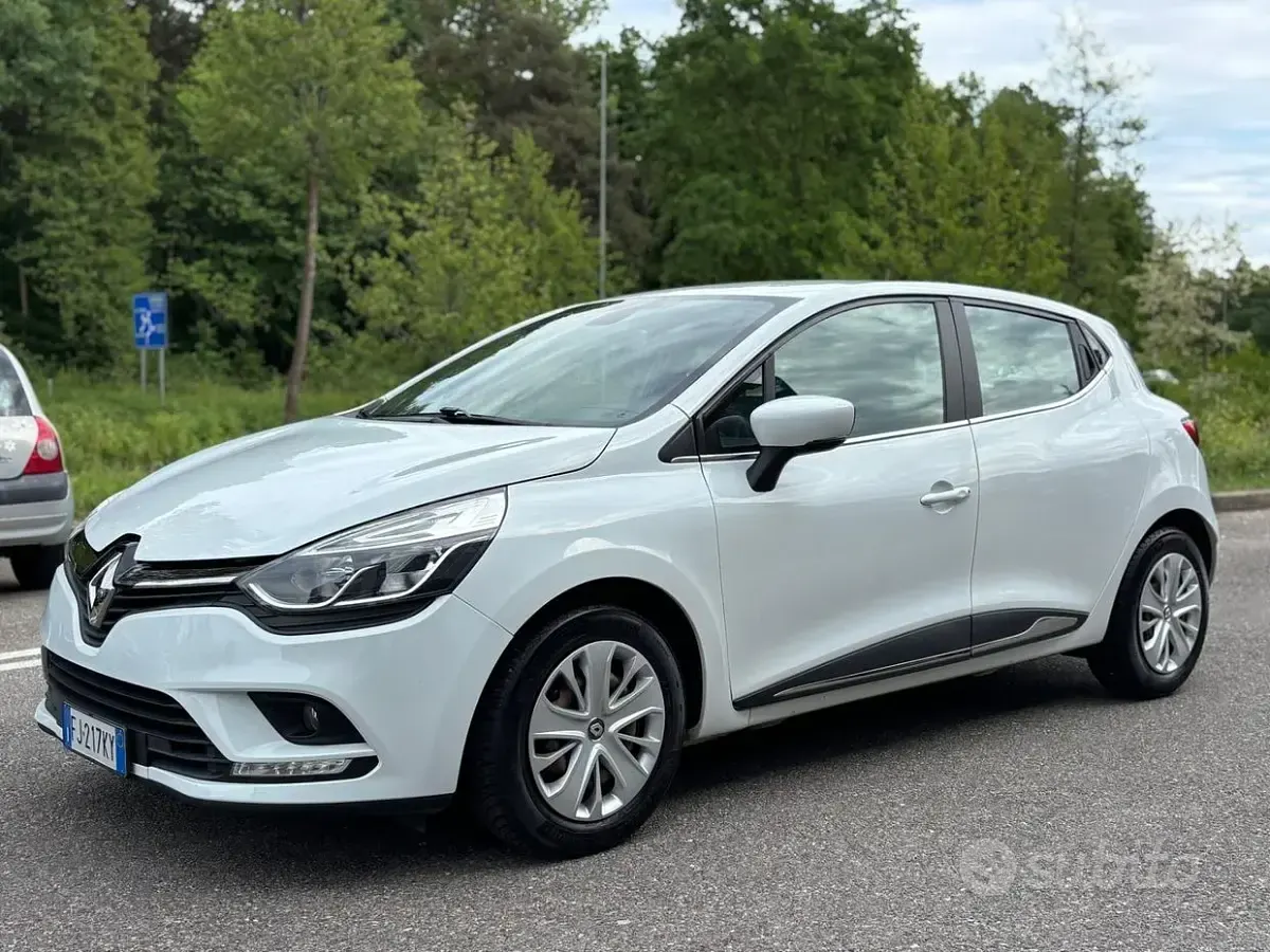 Usado Renault Clio IV Zen 73 CV (53 kW) 2017 Blanco Berlina