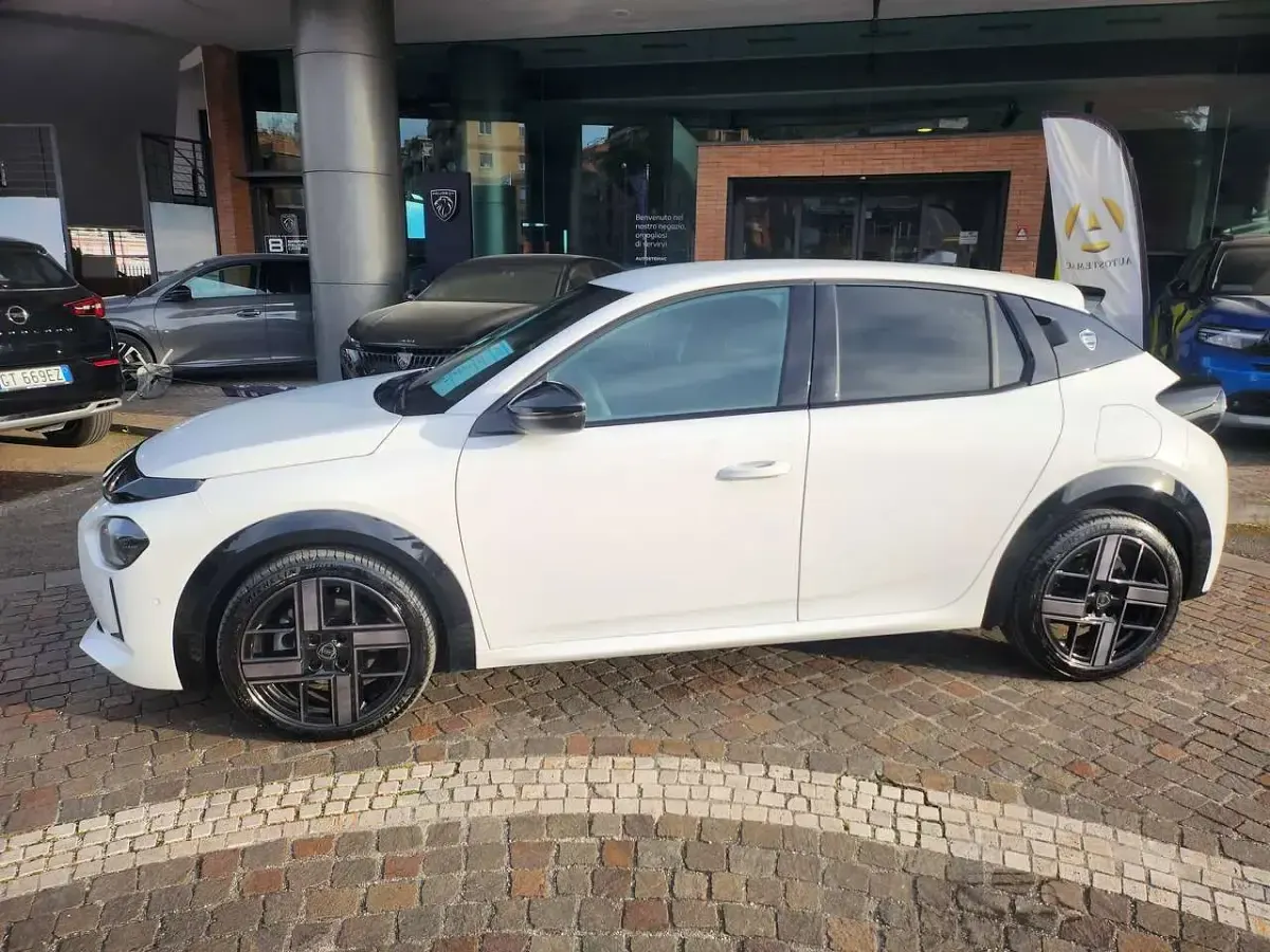 Usata Lancia Ypsilon 101 CV (74 kW) 2024 Bianco Utilitaria