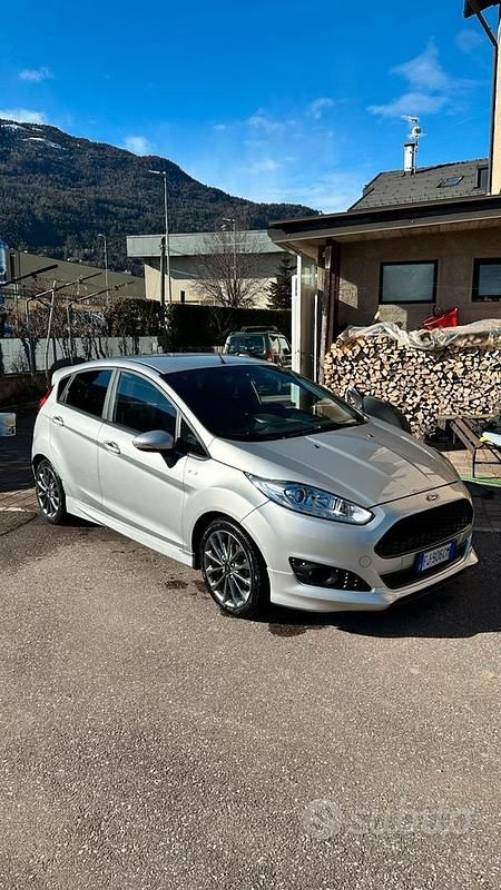 Usata Ford Fiesta ST-Line 75 CV (55 kW) 2017 Grigio Berlina