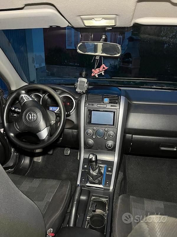 Usata Suzuki Grand Vitara 106 CV (77 kW) 2010 Grigio SUV