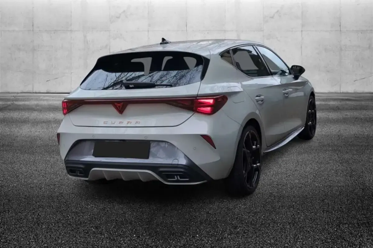 Usata Cupra Leon 150 CV (110 kW) 2024 Grigio Berlina