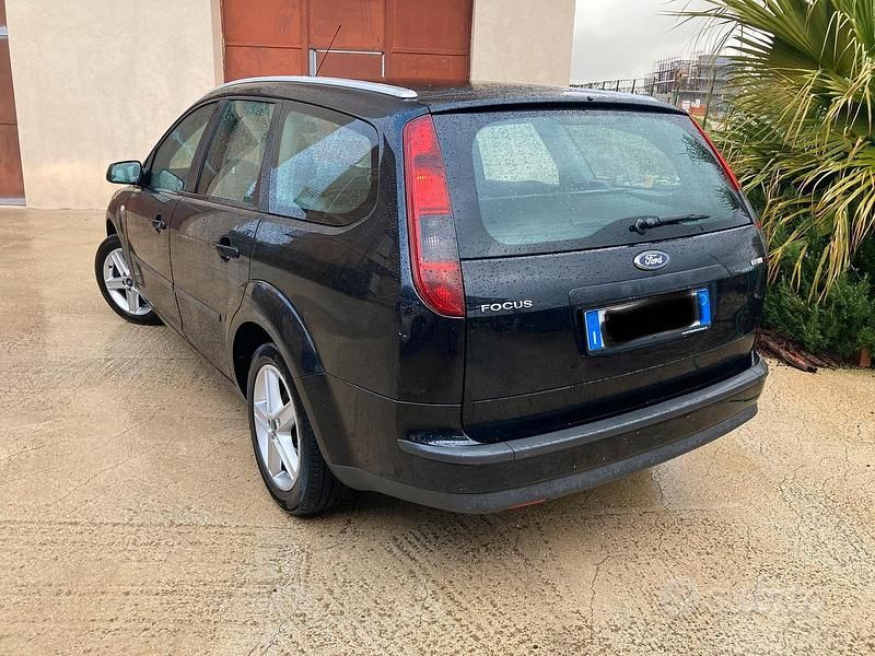 Usata Ford Focus 90 CV (66 kW) 2007 Nero Station wagon