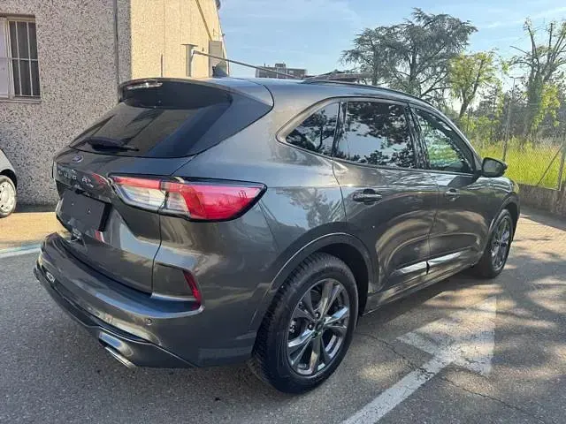 Usata Ford Kuga ST-Line 120 CV (88 kW) 2024 Grigio metallizzato SUV