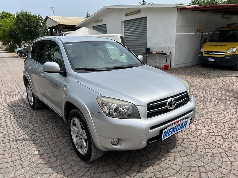 Usata Toyota RAV4 176 CV (129 kW) 2009 Grigio SUV